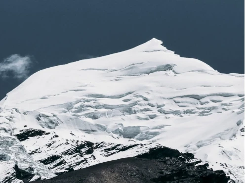 What are the major challenges to climb Himlung Himal?