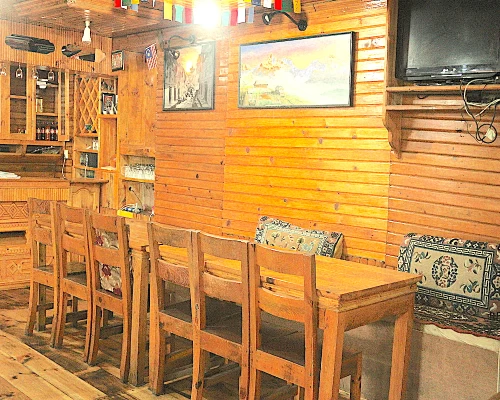 Dinning On Luxury Lodge.JPG